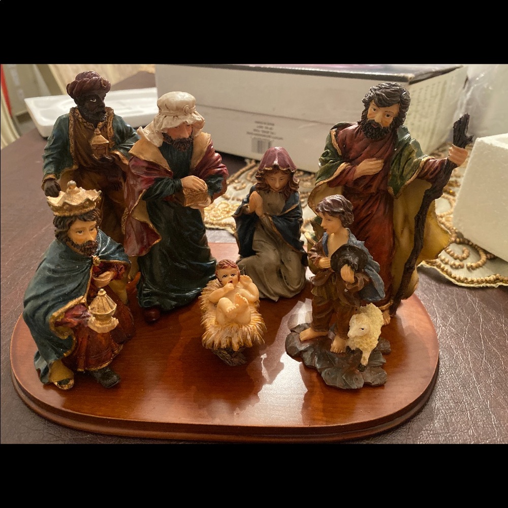 Nativity set (7 piece) Jewel Tone/ wooden base
